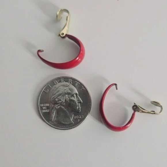 🔥3/$20 Vintage Trifari Red Earrings - Picture 4 of 8